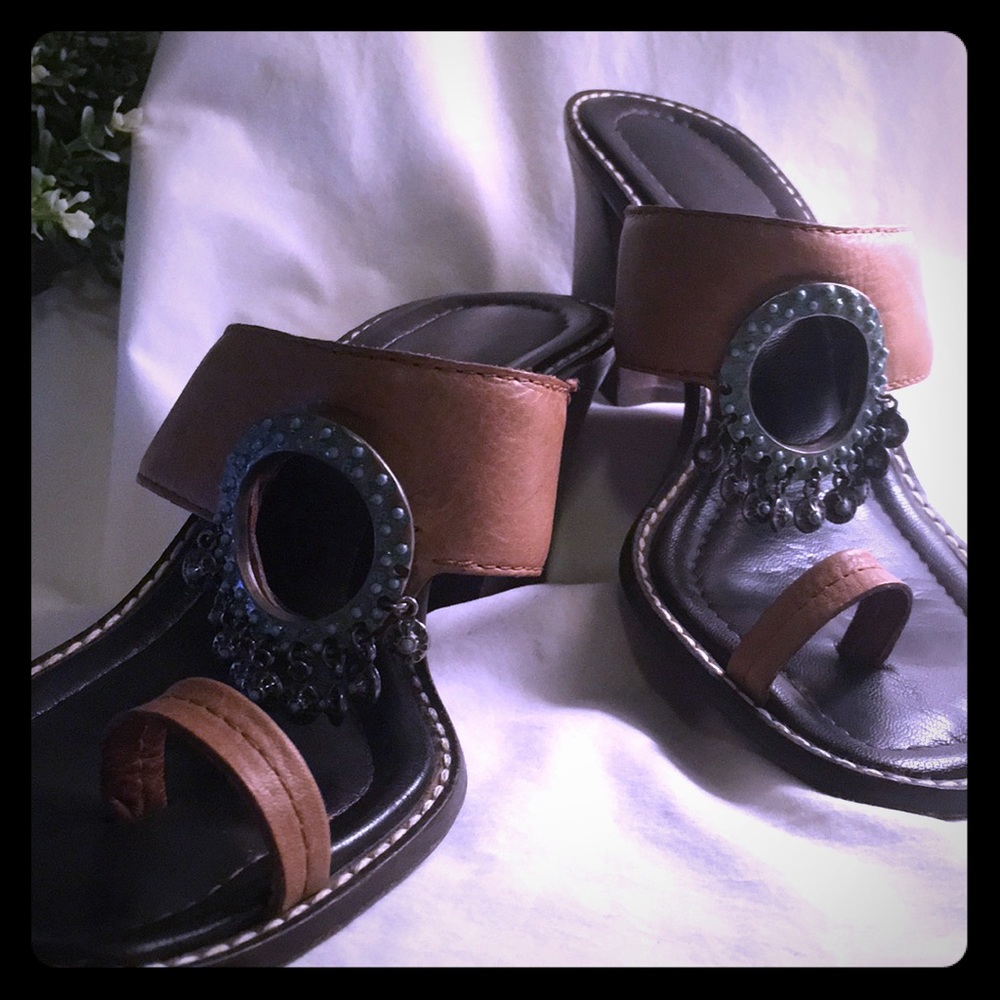 Donald J Pliner - light brown leather  sandal